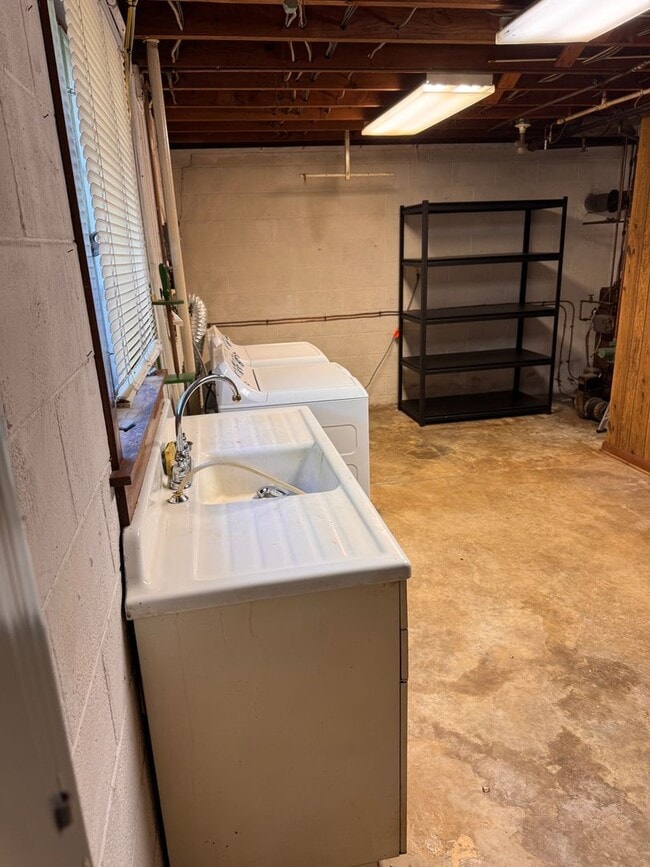Building Photo - 3 Bedroom || 2.5 Bathroom - Single Family Home with Basement