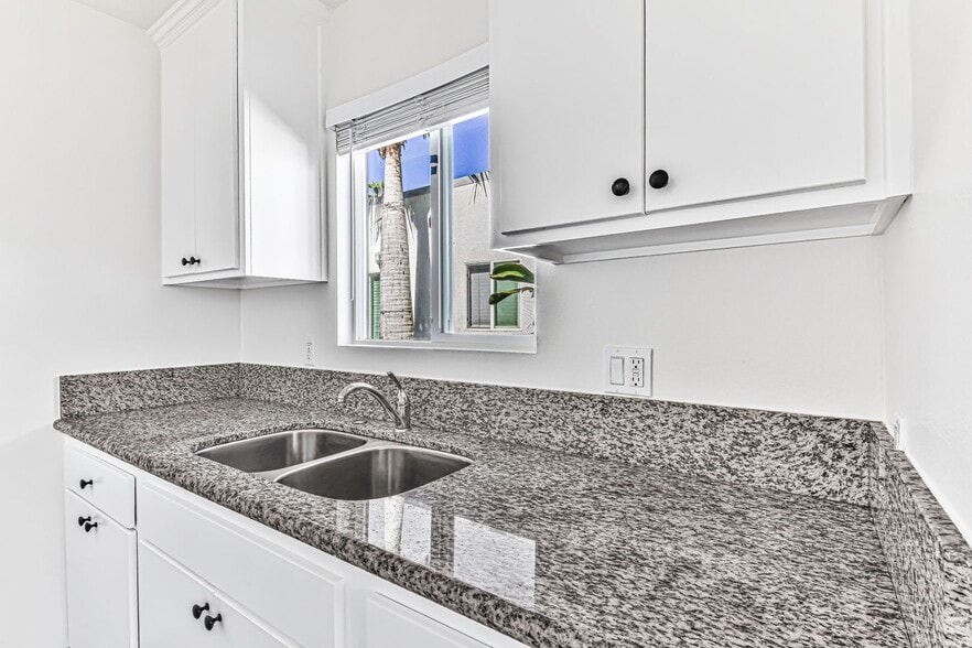 Building Photo - 67 Alamitos Ave