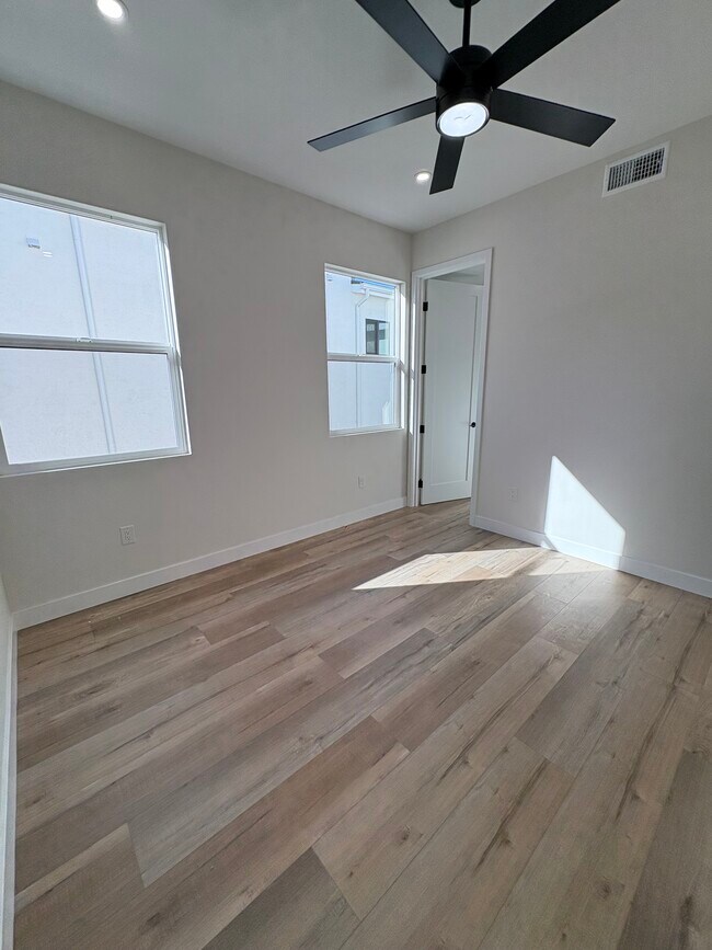 Building Photo - 258 Donax Ave