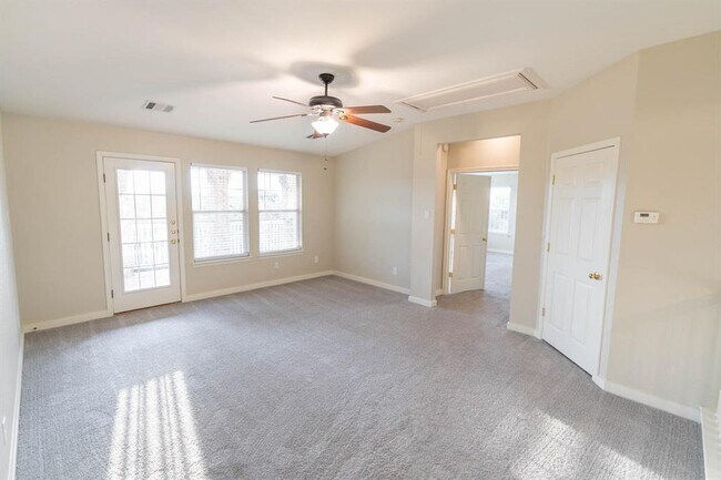 Building Photo - 10920 Quarry Oaks Trail