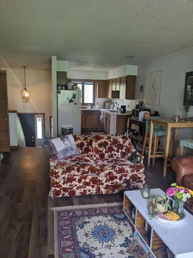 Building Photo - 3 Bedroom, 2 Bath Duplex in North Side Iowa City