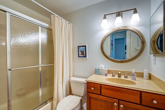 Building Photo - 5708 Deauville Cir
