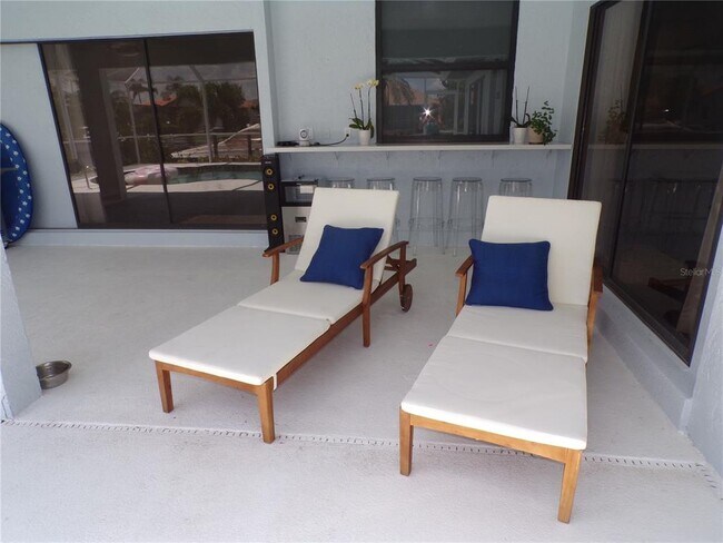 Building Photo - 1802 Los Alamos Dr