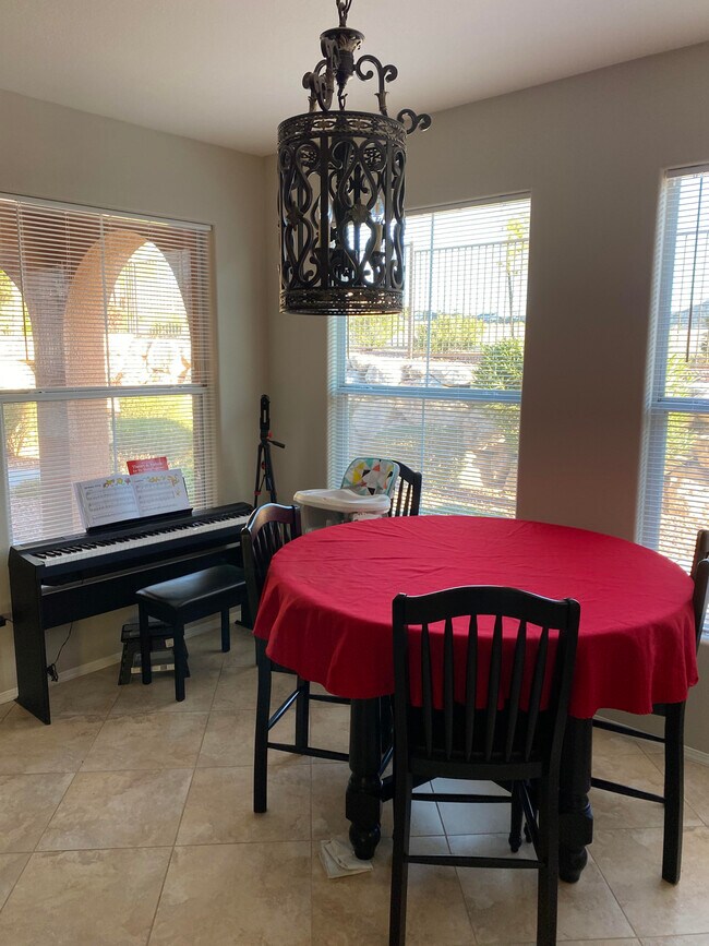 Building Photo - 3975 N Hualapai Way