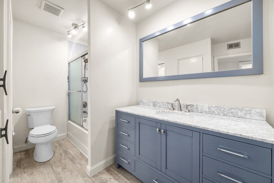 Building Photo - 1925 46th Ave