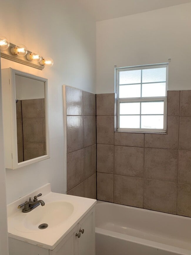 Building Photo - 8809 Colapissa St