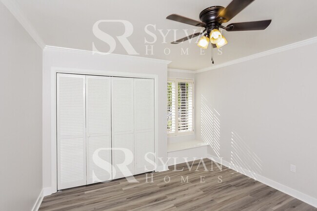 Building Photo - Feel like you are on vacation every day in this 4 bedroom, 3 bathroom home