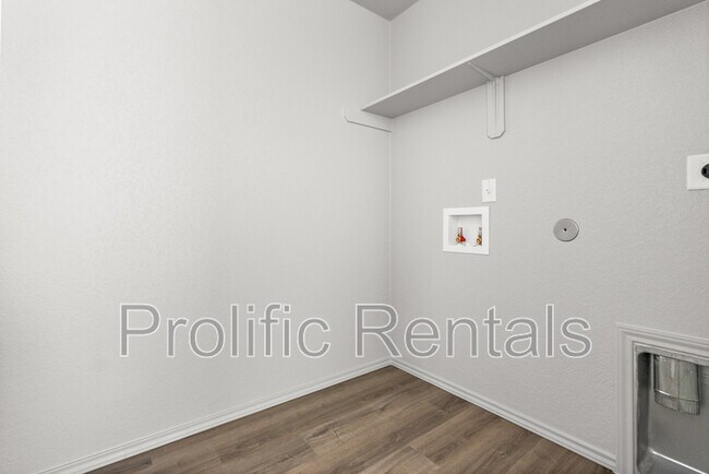 Building Photo - 107 Lost Trl