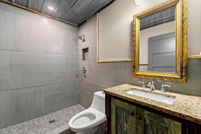 Building Photo - 953 W Shadburn Ave
