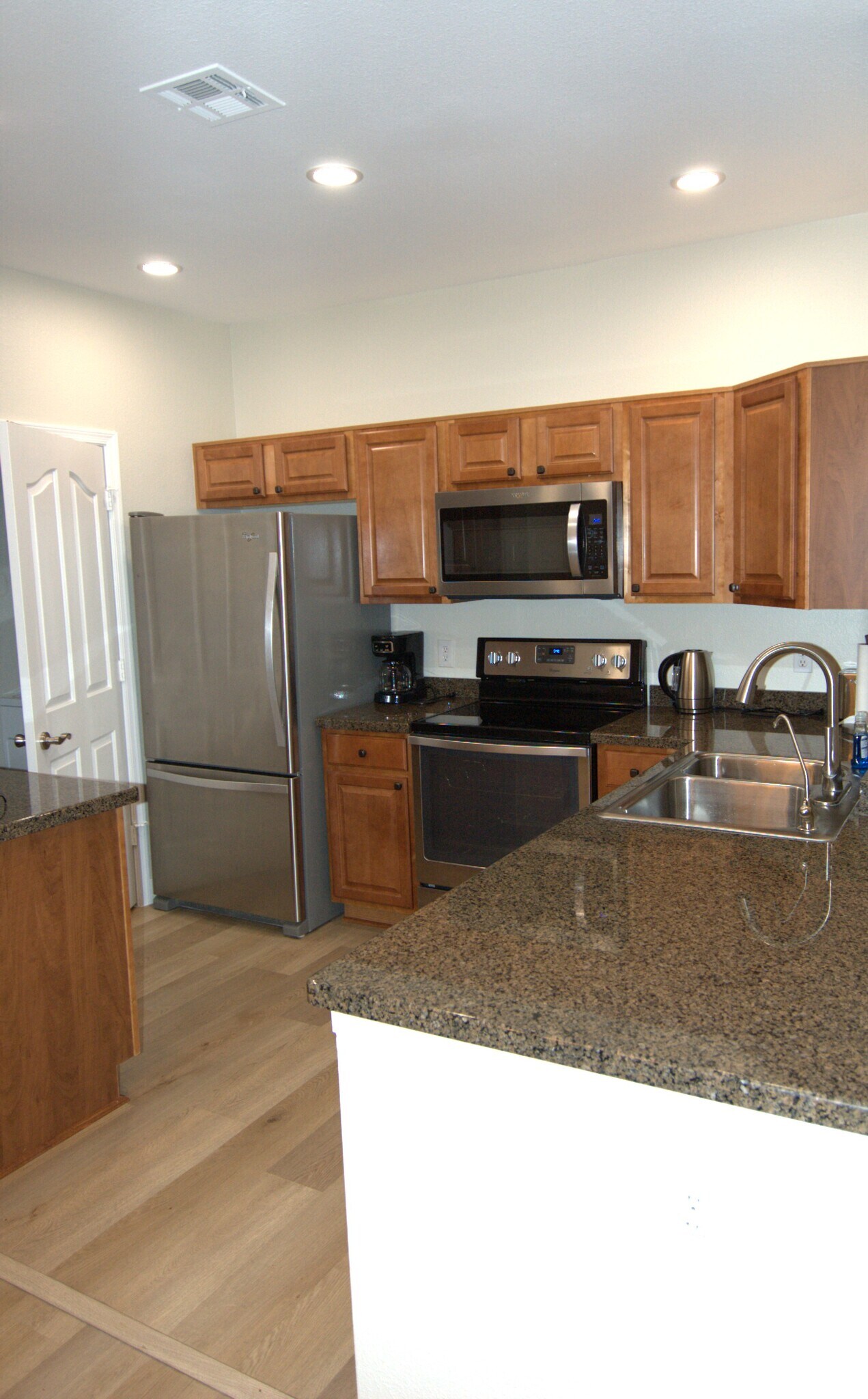 KITCHEN - 16013 S Desert Foothills Pky