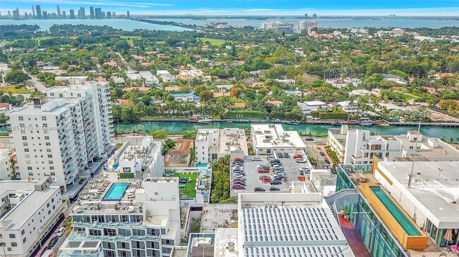 Building Photo - 2924 Collins Ave