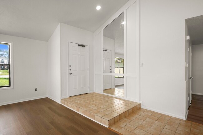 Building Photo - 7415 Creekfield Dr