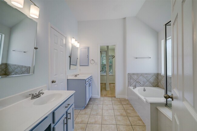 Building Photo - 8403 Silver Lure Dr
