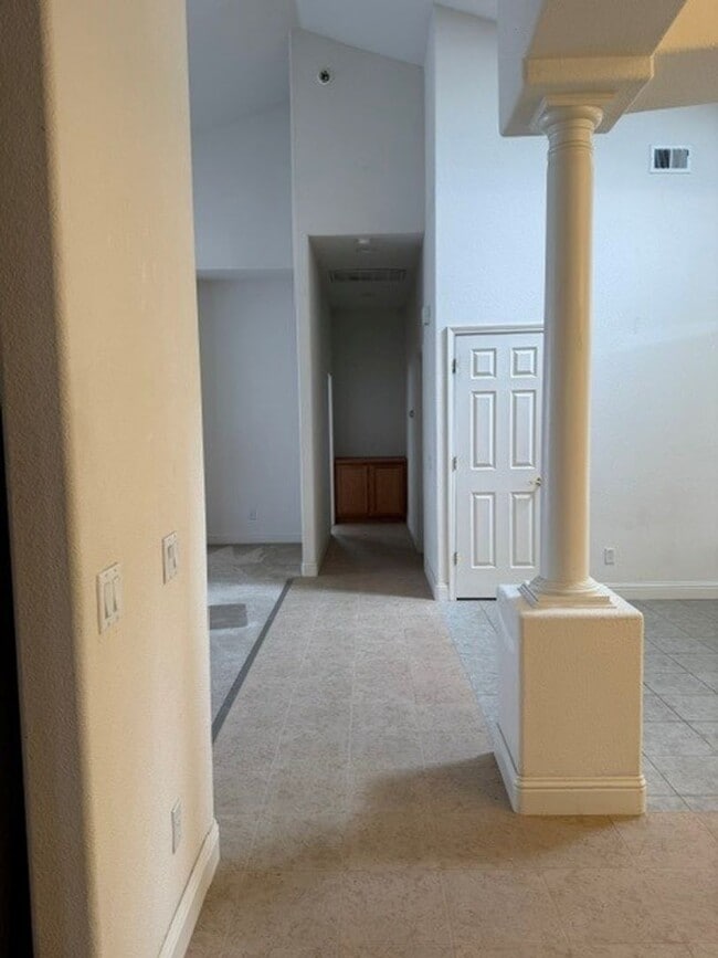 Building Photo - Beautiful 3 bed home with 3 car garage in Indian Hills behind Target