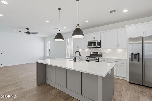 Building Photo - 4512 Mark Avizo