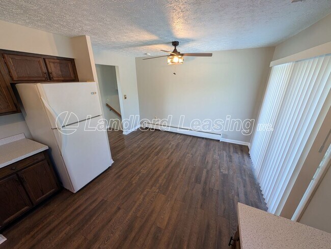 Building Photo - Spacious 4-Bedroom Home with Scenic Views ...