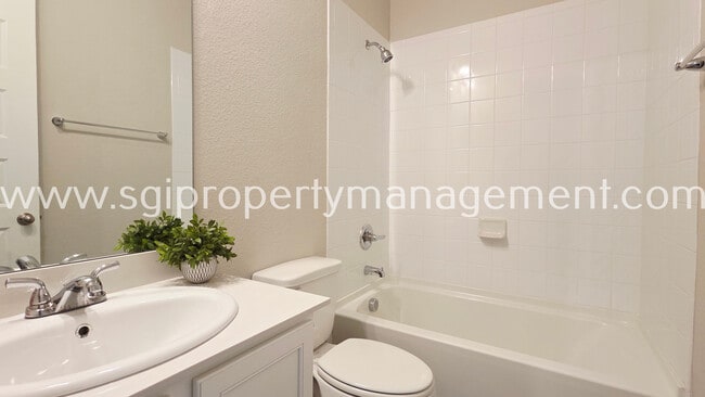 Building Photo - 1922 Renwick Dr