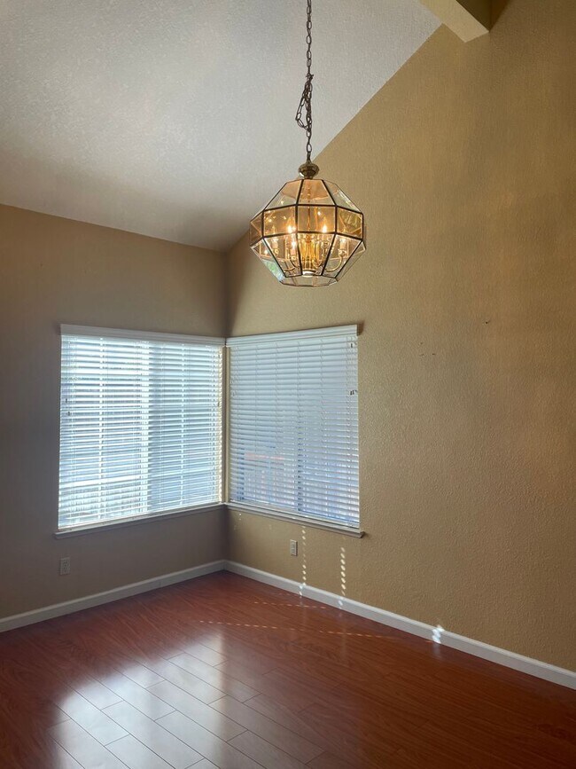 Building Photo - BEAUTIFUL 2 STORY IN FOLSOM WITH 4 BED, 3 ...