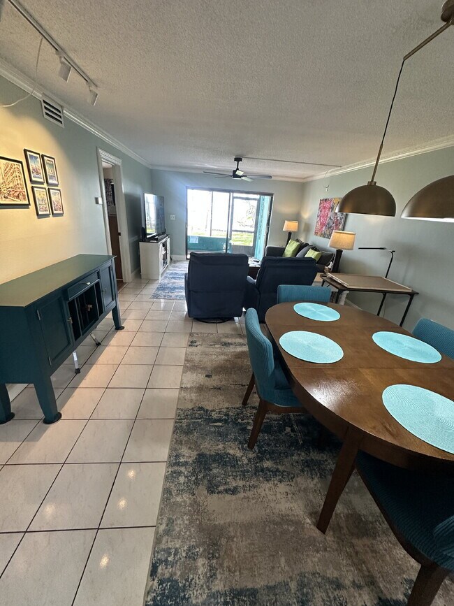 Building Photo - DIRECT RIVER CONDO