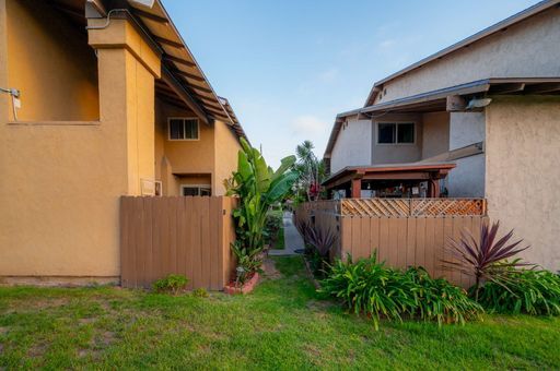 Building Photo - Two Weeks FREE Chula Vista Townhome 2 Bed 1 Bath with assigned parking, Refreshed w/prime amenities.