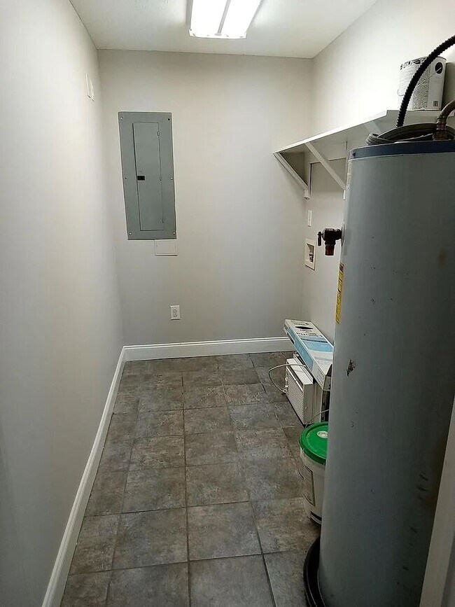 Building Photo - JP - Pierce