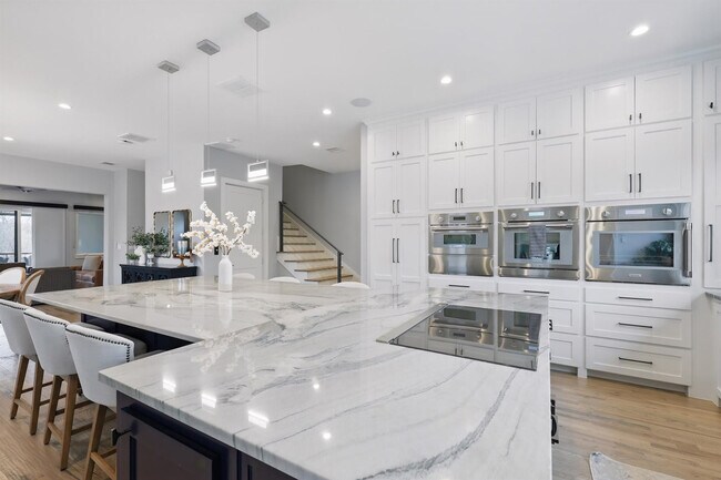 Building Photo - 428 Highwood Trl