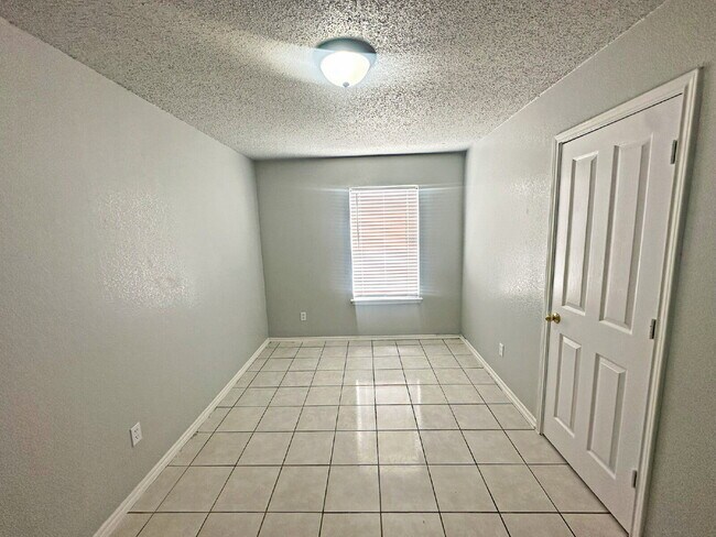 Building Photo - 1311 Hortencia Ave