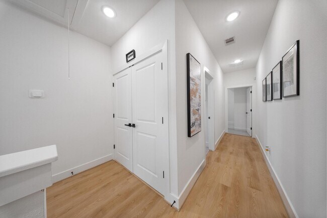 Building Photo - 4032 Porter St