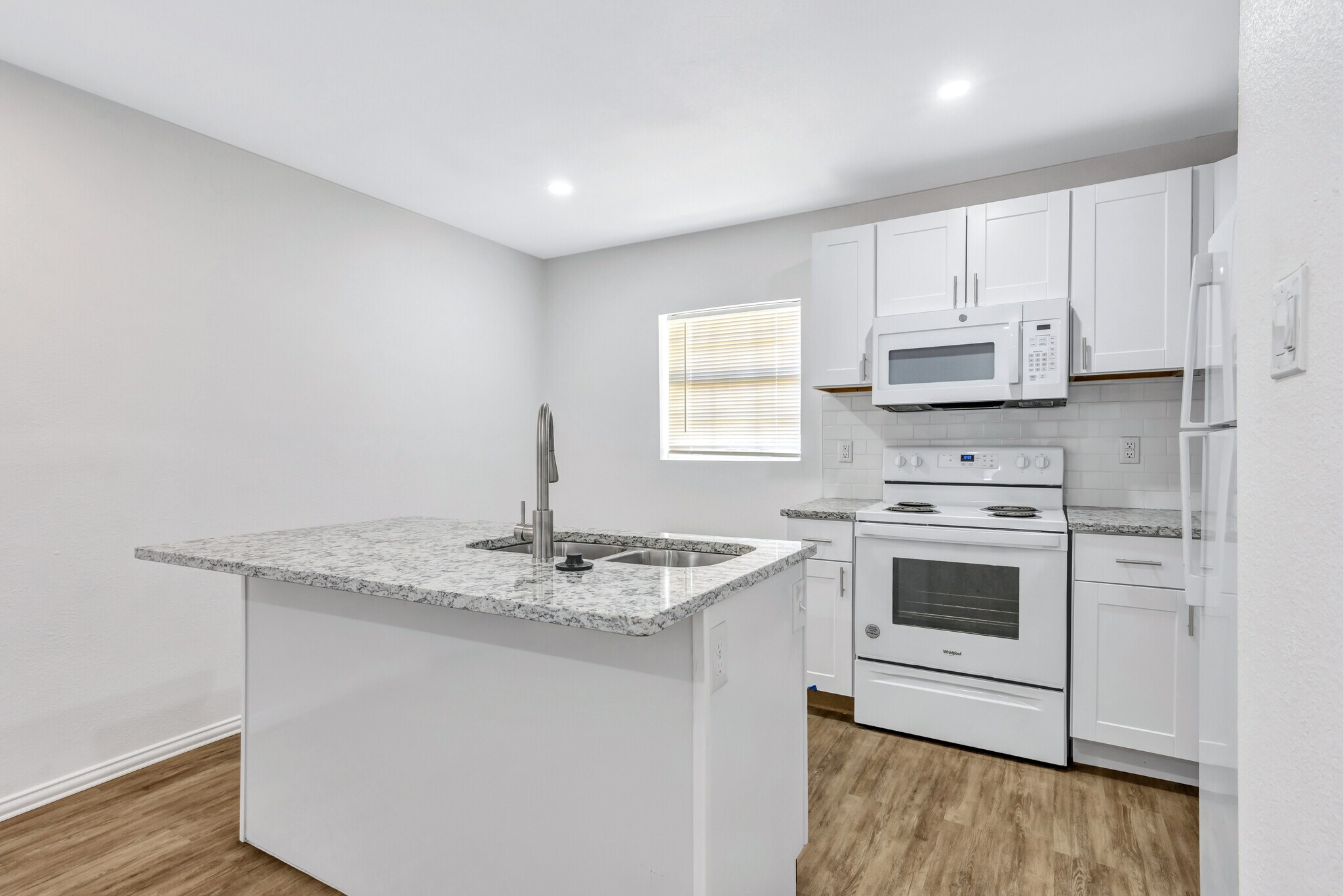 Building Photo - 901 Bessie St