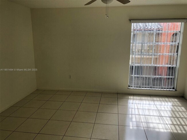 Building Photo - 10810 N Kendall Dr