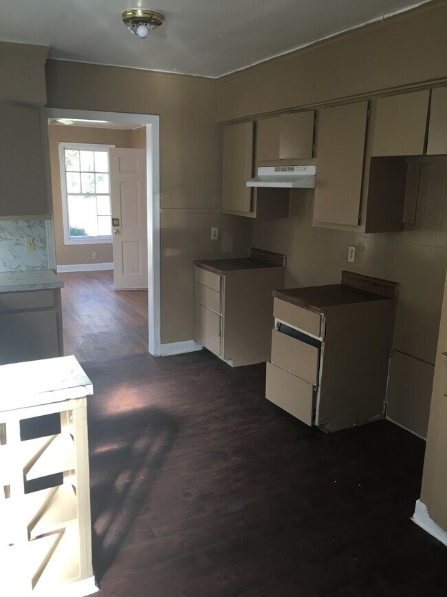 Building Photo - 314 Kelly-