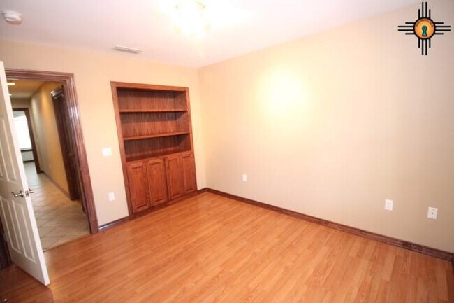 Building Photo - 2304 Reese Dr