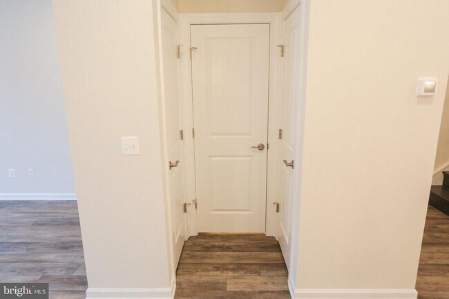 Building Photo - 45132 Kincora Dr