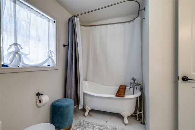 Building Photo - 5415 Dartmouth Ave