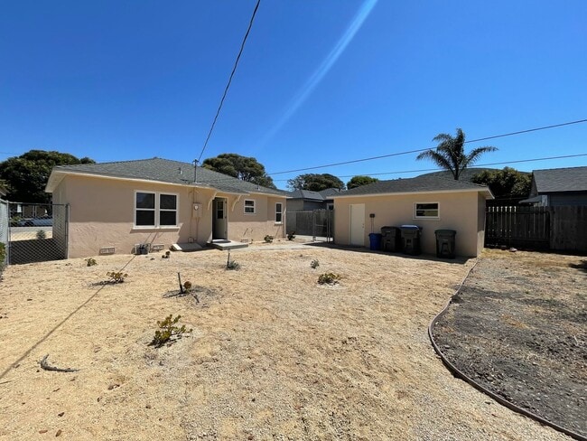 Building Photo - Charming Southside Home on Huge Lot!