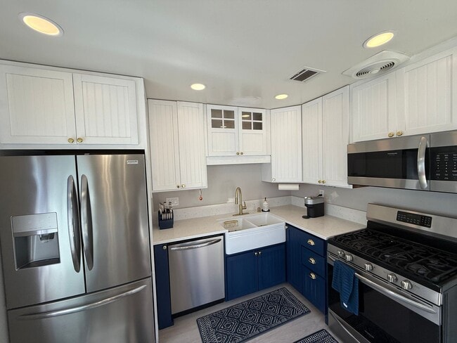 Building Photo - Well Maintained & Updated Home