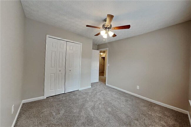 Building Photo - 5197 Running Doe Dr