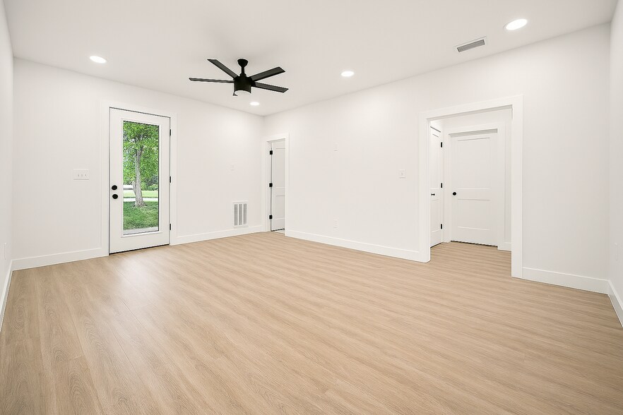 Building Photo - 413 Bay Shore Ave
