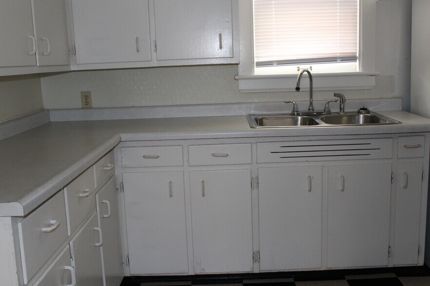 Building Photo - 514 Wheaton Ave