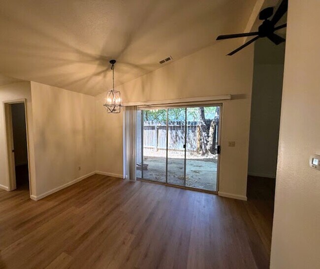 Building Photo - 1295 Alicia Cir