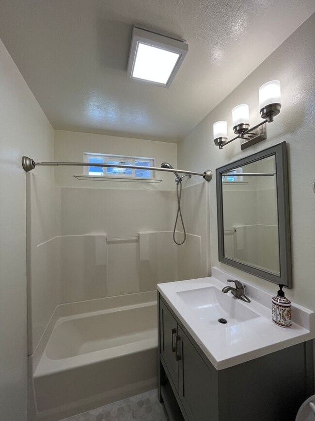 Building Photo - Sunny and Spacious 3/2 With Large Yard and...