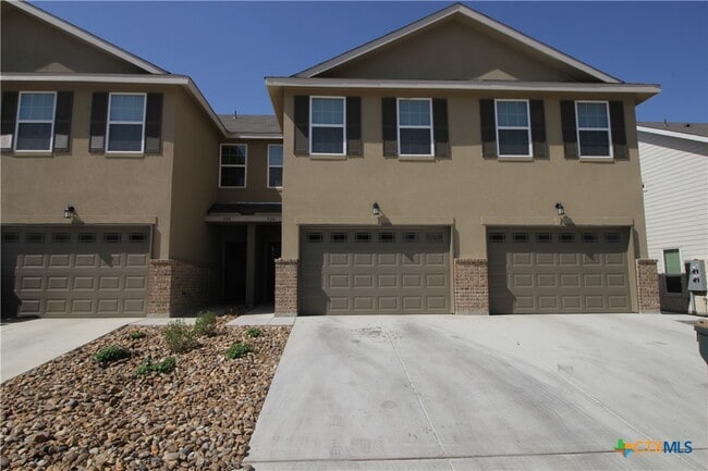 Building Photo - 324 Untermaier St