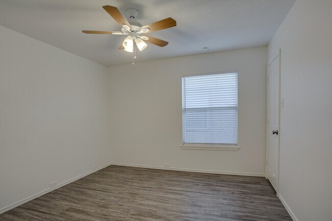 Building Photo - 2516 108th Dr