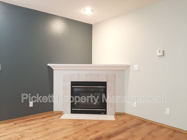 Building Photo - 6272 Alexis Dr NE