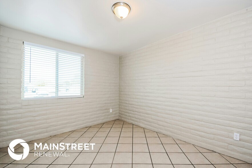 Building Photo - 4751 S Primrose St