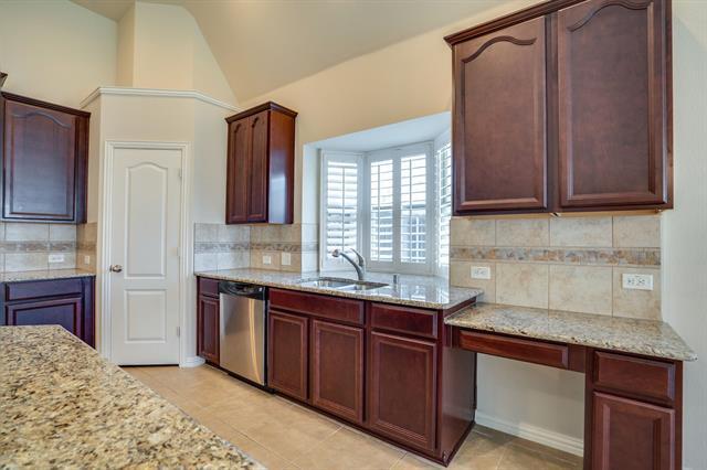Building Photo - 7747 Ivanhoe Dr