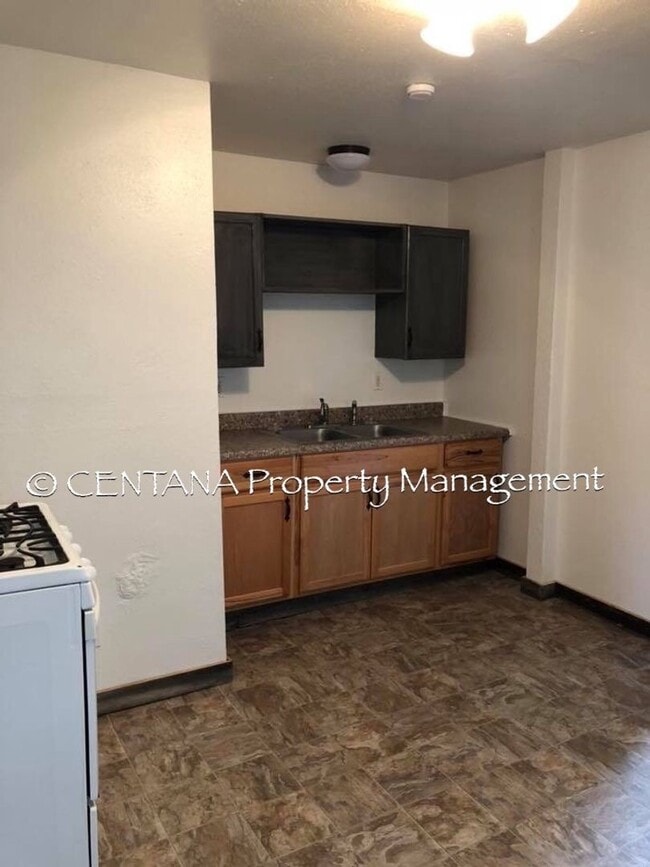 Building Photo - Newly Updated 3 Bedroom house
