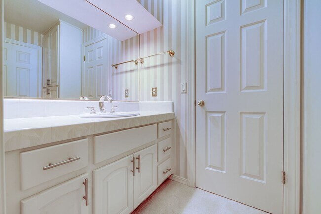 Building Photo - Luxury Custom Home in Folsom with Pool, 3-Car Garage & 4,300+ Sq Ft!