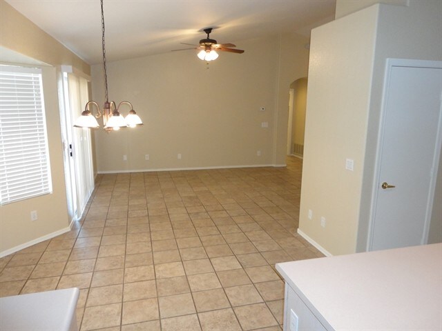 Building Photo - 2392 E Remington Pl