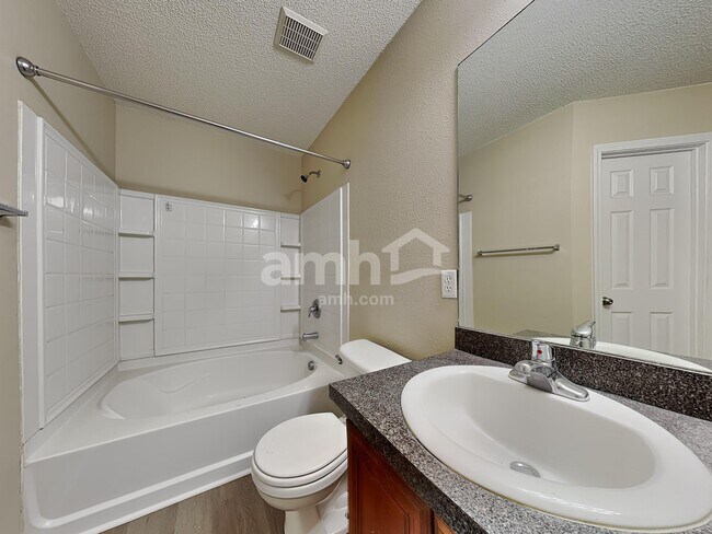 Building Photo - 25 Willow Lakes Dr